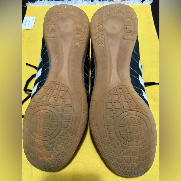 Men’s Adidas Sala shoes orange and black 7.5m/9w - Picture 3 of 3